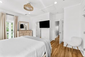 5 bedrooms, desk, iron/ironing board, travel crib