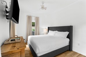 5 bedrooms, desk, iron/ironing board, travel crib