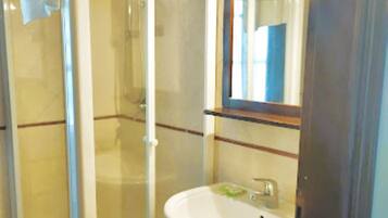 Shower, bidet, towels