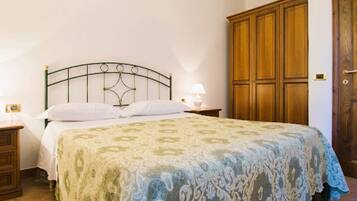 3 bedrooms, bed sheets