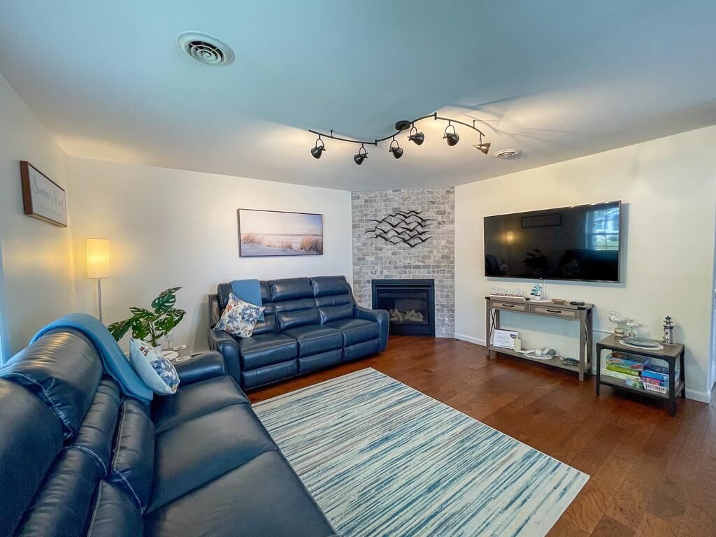 3 Bedroom With Screened Gazebo And Porch - Cape May, NJ