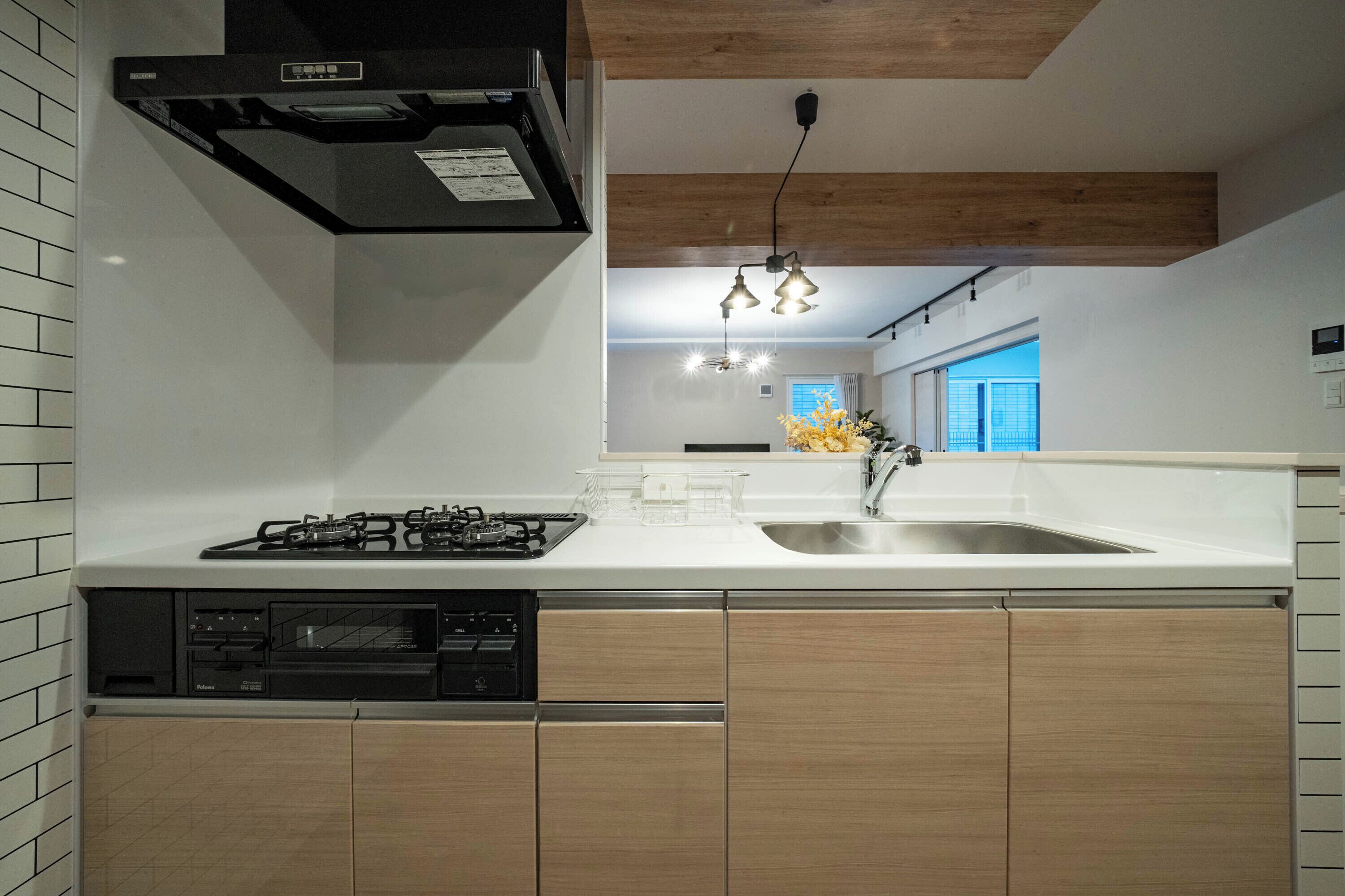 Refrigerador, microondas, placa de cocina, tetera/pava eléctrica