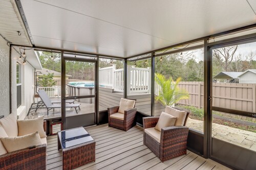 Spacious Getaway in Ocala with Hot tub, Pool and near Silver Springs State Park!