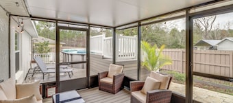 Spacious Getaway in Ocala with Hot tub, Pool and near Silver Springs State Park!