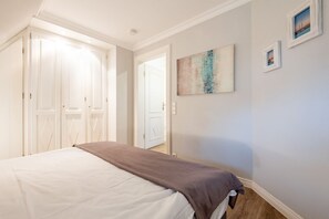 1 bedroom, iron/ironing board, WiFi, bed sheets - Juliane - Gallery suite (Archsum)
