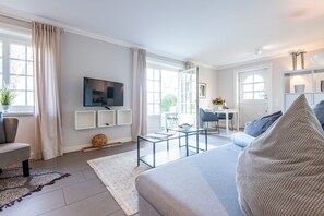 Unclassified image, 3 of 25, button - Marie - Garden Suite - Garden. Nature. Stylish. (Archsum)