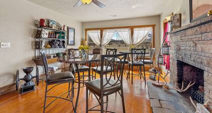 Charming 2-bedroom B&B with WiFi, AC in gorgeous Williams