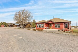 Exterior - Charming 2-bedroom B&B with WiFi, AC in gorgeous Williams (Williams)