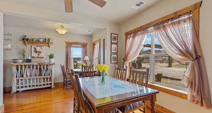 Charming 2-bedroom B&B with WiFi, AC in gorgeous Williams