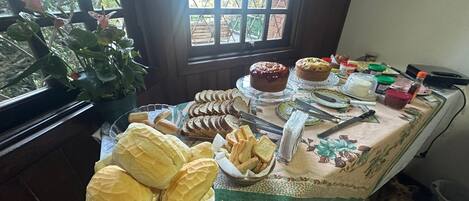 Termasuk sarapan layan diri setiap hari