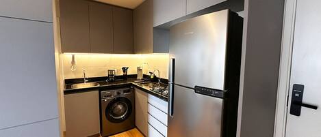 Een magnetron, een kookplaat