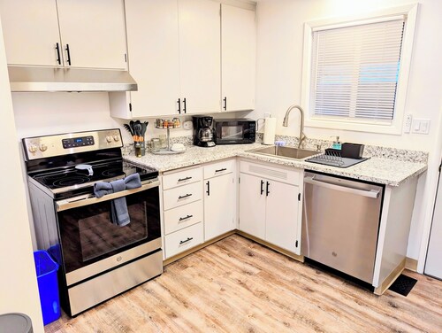 Bright 2BR, Cal King Bed, 15 Min walk to OSU