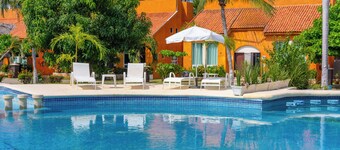 Family Condo with 3 BDR Pool & Hot tub