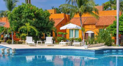 Family Condo with 3 BDR Pool & Hot tub