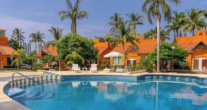Family Condo with 3 BDR Pool & Hot tub
