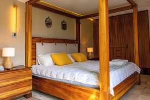 Superior House, Garden View | 3 bedrooms, blackout curtains, iron/ironing board, free WiFi - Family Condo with 3 BDR Pool & Hot tub (Acapulco)