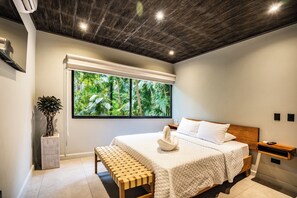 8 bedrooms, desk, iron/ironing board, WiFi