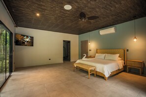 8 quartos, escrivaninha, ferros/tábuas de passar roupa, Wi-Fi