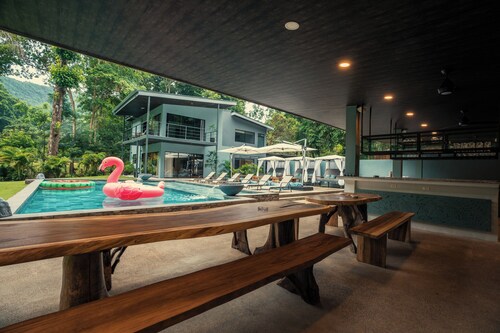 Seven Ranch Jungle Villa 