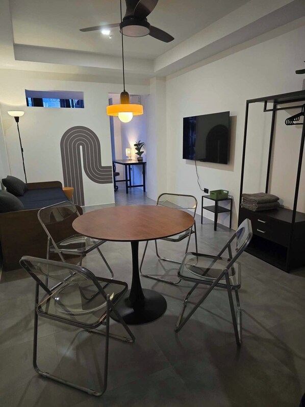Premium Condo, 1 King Bed with Sofa bed, Kitchenette, City View | 1 bedroom, laptop workspace, free WiFi - RA House Residences (Makati)