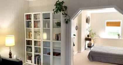 Private garden suite in charming San Francisco neighborhood