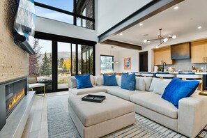 Smart TV, fireplace, stereo - Luxury Ridgeline 5 Bedroom Condo Ski in, Hot Tub, Canyons Village (Park City)