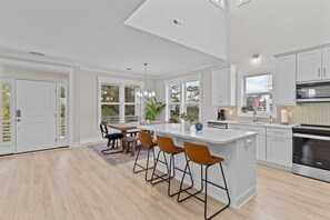 Fridge, microwave, oven, stovetop - Dog Friendly & Stunning 3 bedroom/2 bath beach house with fenced back yard (Oak Island)