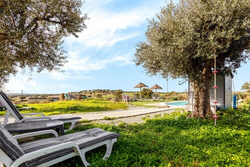 Country House 'Monte Da Masmorra De Baixo' with Private Pool, Garden and Wi-Fi