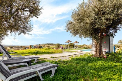 Country House 'Monte Da Masmorra De Baixo' with Private Pool, Garden and Wi-Fi