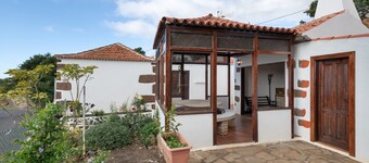 Holiday Home 'Casa El Café' with Sea View, Private Terrace and Wi-Fi