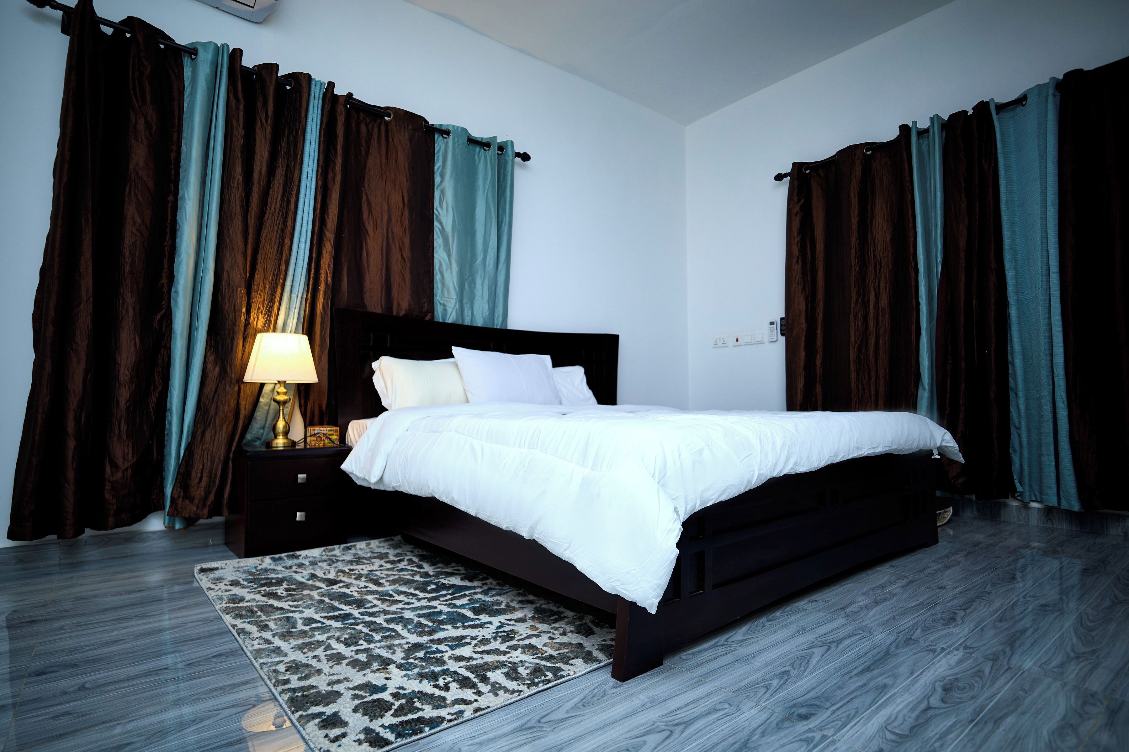 3 多间卧室、熨斗/ 熨衣板、WiFi、床单