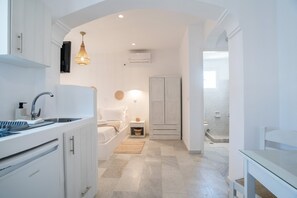 Free WiFi, bed sheets - Studio Apartment 'Maroulis Studios - 8' with Private Garden, Wi-Fi & Air Conditioning (Mikri Vigla)