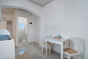 Interior - Studio Apartment 'Maroulis Studios - 5' with Private Garden, Wi-Fi and Air Conditioning (Mikri Vigla)