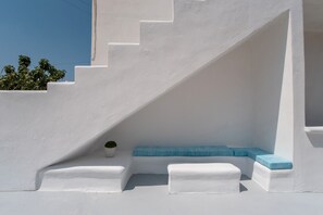 Property grounds - Studio Apartment 'Maroulis Studios - 5' with Private Garden, Wi-Fi and Air Conditioning (Mikri Vigla)