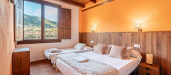 Country House 'Casona Y Posada' with Mountain View, Wi-Fi and Air Conditioning
