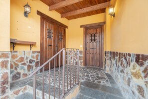 Interior - Country House 'Casona Y Posada' with Mountain View, Wi-Fi and Air Conditioning (Chera)