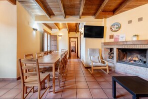 Dining - Country House 'Casona Y Posada' with Mountain View, Wi-Fi and Air Conditioning (Chera)