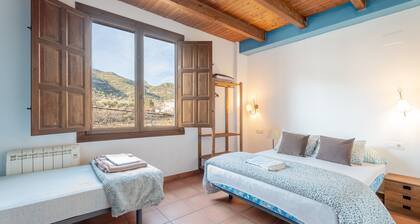 Maison de campagne "Casona Y Posada" avec vue sur la montagne, Wi-Fi et climatisation
