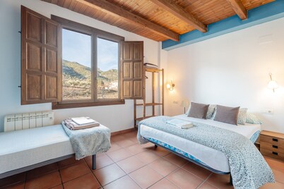 Country House 'Casona Y Posada' with Mountain View, Wi-Fi and Air Conditioning
