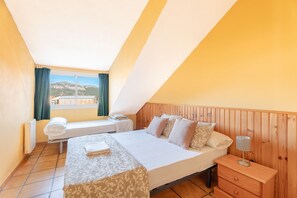 5 bedrooms, free WiFi, bed sheets