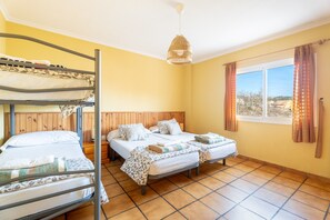 5 bedrooms, free WiFi, bed sheets - Country House 'La Casona' with Mountain View, Wi-Fi and Air Conditioning (Chera)