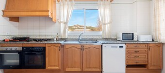 Country House 'La Casona' with Mountain View, Wi-Fi and Air Conditioning