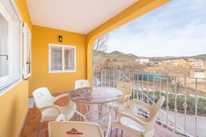 Outdoor dining - Country House 'La Casona' with Mountain View, Wi-Fi and Air Conditioning (Chera)