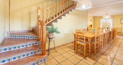 Country House 'La Casona' with Mountain View, Wi-Fi and Air Conditioning