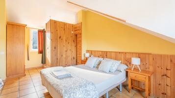 5 makuuhuonetta, ilmainen Wi-Fi, vuodevaatteet