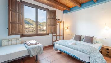 7 makuuhuonetta, ilmainen Wi-Fi, vuodevaatteet