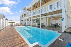 Lämmitetty uima-allas