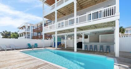 "Marina Jack" 5 Bedroom 5 Bath with a Pool!