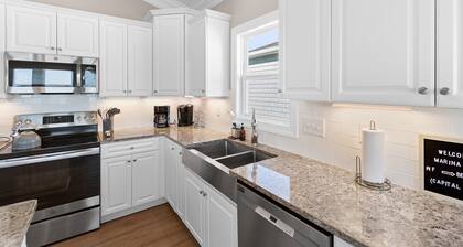 "Marina Jack" 5 Bedroom 5 Bath with a Pool!