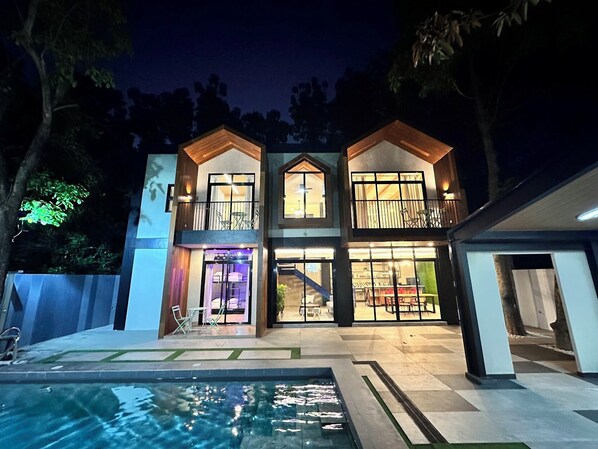 Pool - Fabulous 3-bedroom Private Villa in Lubao Pampanga with plunge pool (Lubao Pampanga)